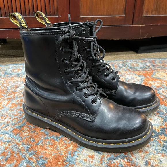 Dr. Martens Shoes - Dr. Marten’s | 1460 WOMEN'S SMOOTH LEATHER LACE UP BOOTS SIZE: 7